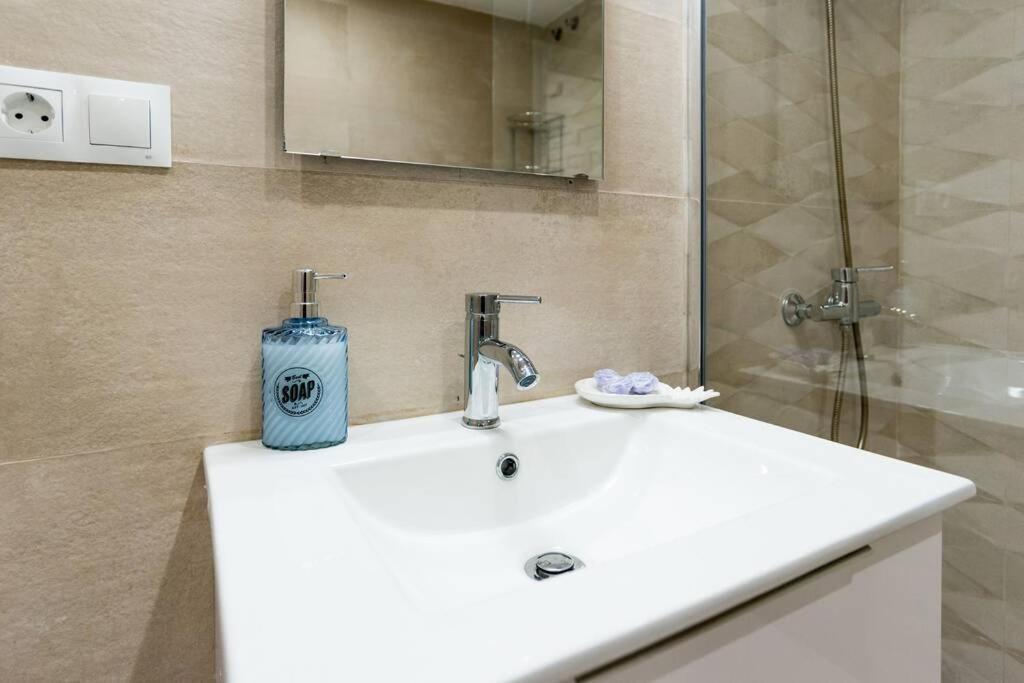 Sol Apartment - C&G Benal Beach Benalmádena Extérieur photo